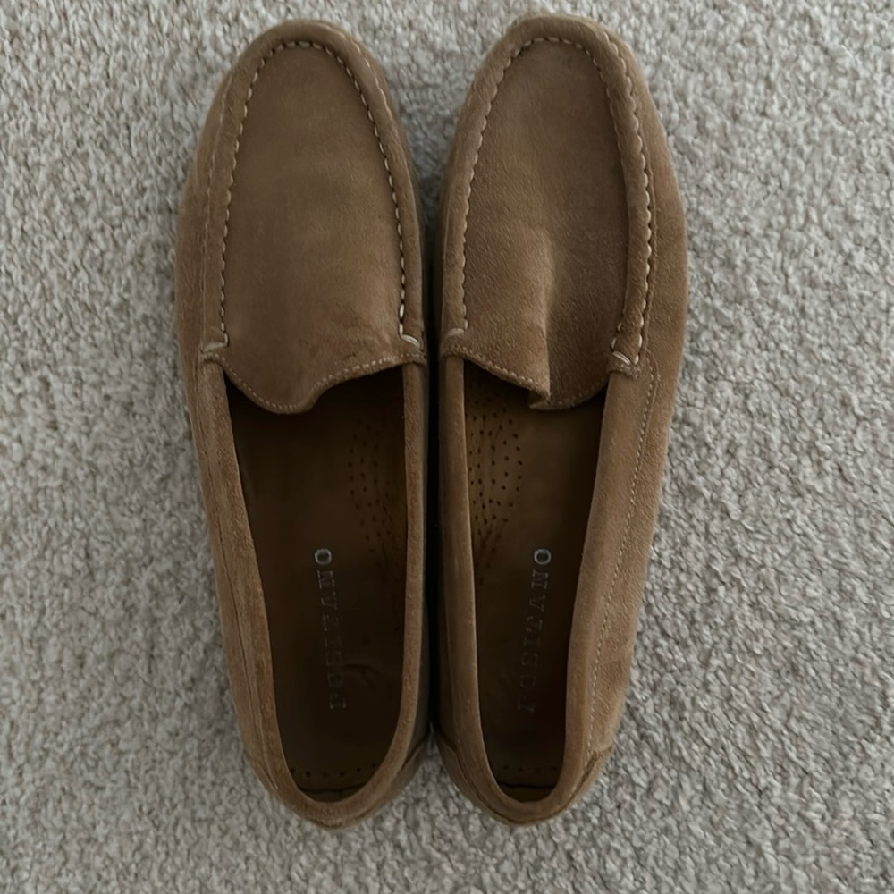Vero cuoio tan shade loafers. Gently worn size 8 1/2